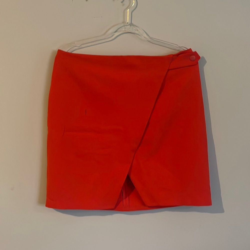 Beautiful mini skirt in a burnt orange with the front slit